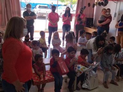 Núcleo Feminino Coprossel e CEMEI Sementinha do Saber levam alegria no Natal das Crianças da Escola